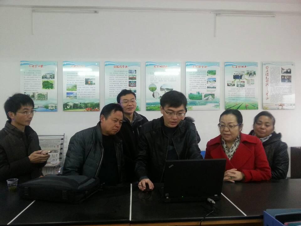 3044永利集团有限公司为理论热点“面对面”对点帮扶单位英山县乌云山赠送电脑